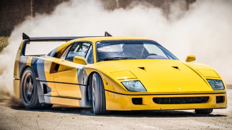 Μια σπάνια Ferrari ντριφτάρει στο χώμα!